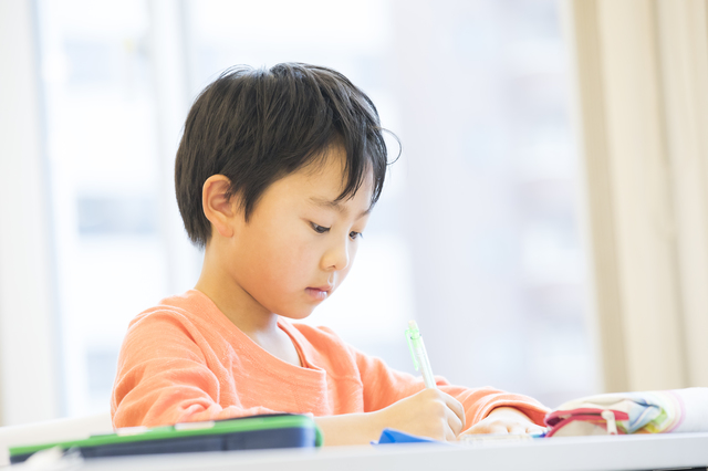 自ら机に向かう子どもの親がしていること