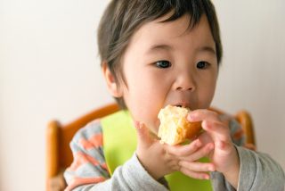 どうする！？子どもの手づかみ食べ